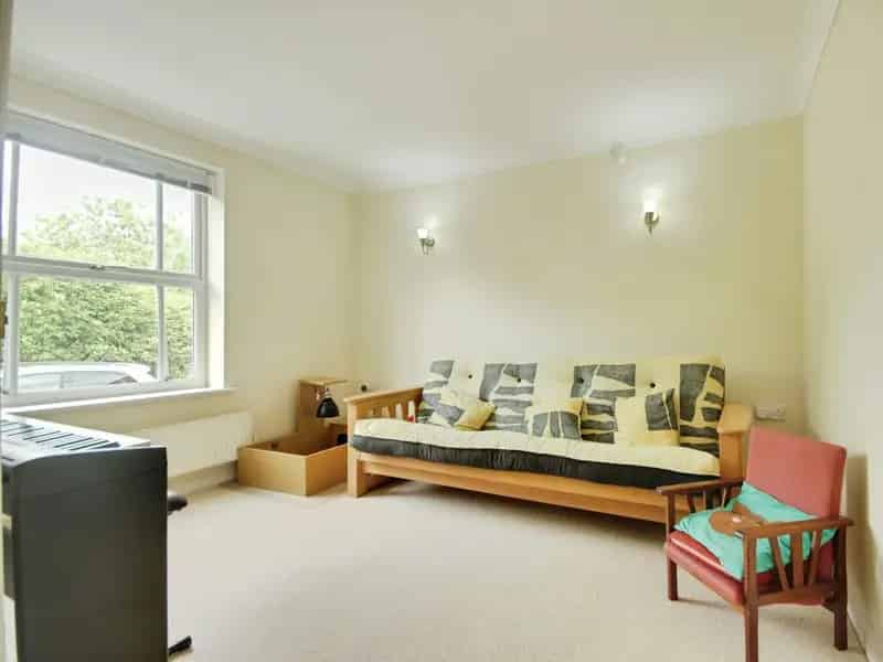 4 Bedroom Semi-Detached House To Rent