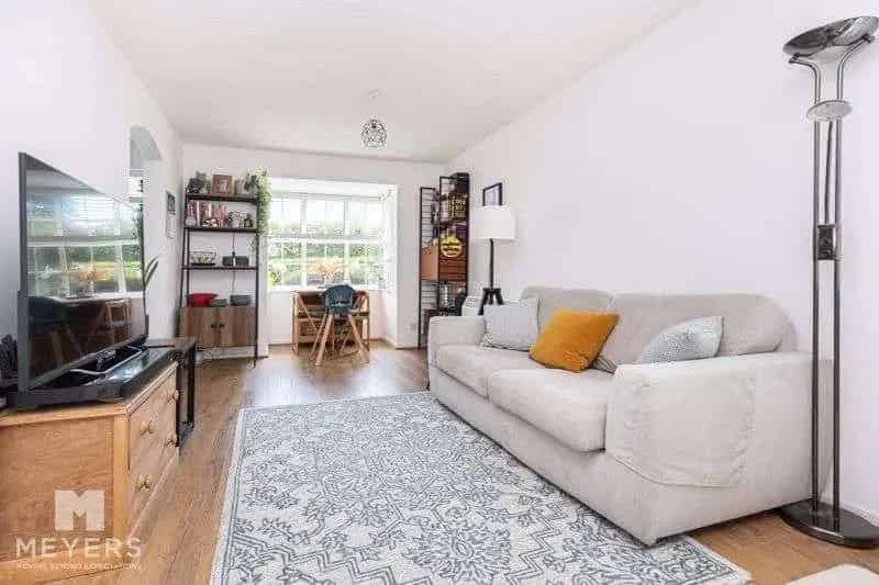 2 Bed Flat for Sale Ground Floor Apartment Pets Allowed