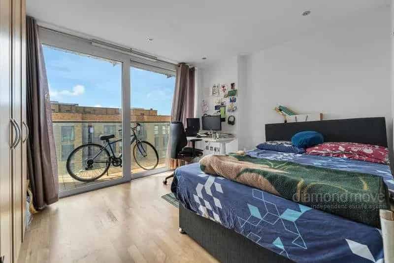3 bed flat for sale