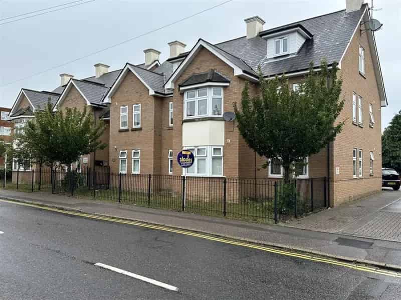 2 Bedroom Apartment Near Winton High Street Long Term Let