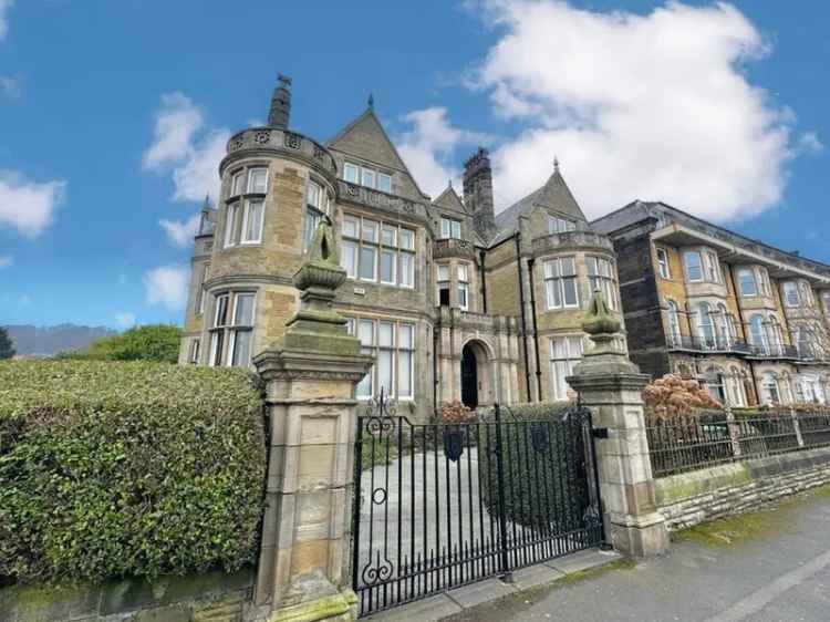 Scarborough Sea View Studio Apartment with Garage