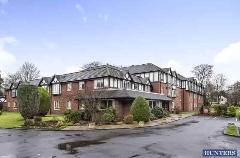 1 Bedroom Flat for Sale in Worsley Village