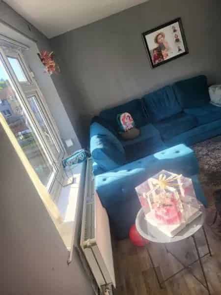 Family Home Near Schools and Shops 8 Mins to Oldham