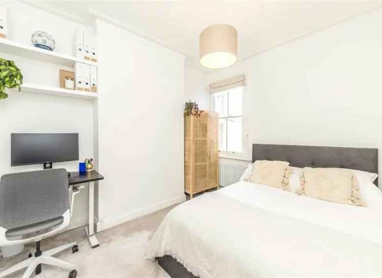 2 Bedroom 2 Bathroom Maisonette 1086 sq ft Private Terrace