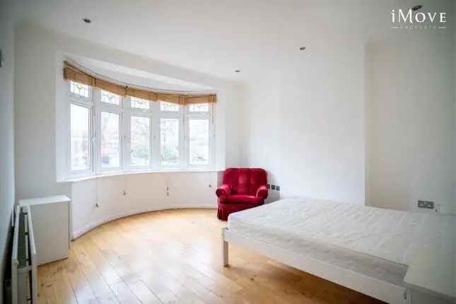 5 Bedroom Semi-Detached House West Norwood Large Family Home