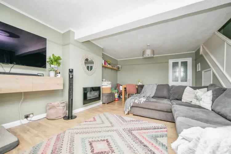 3 Bed House with Garage En Bloc and Garden