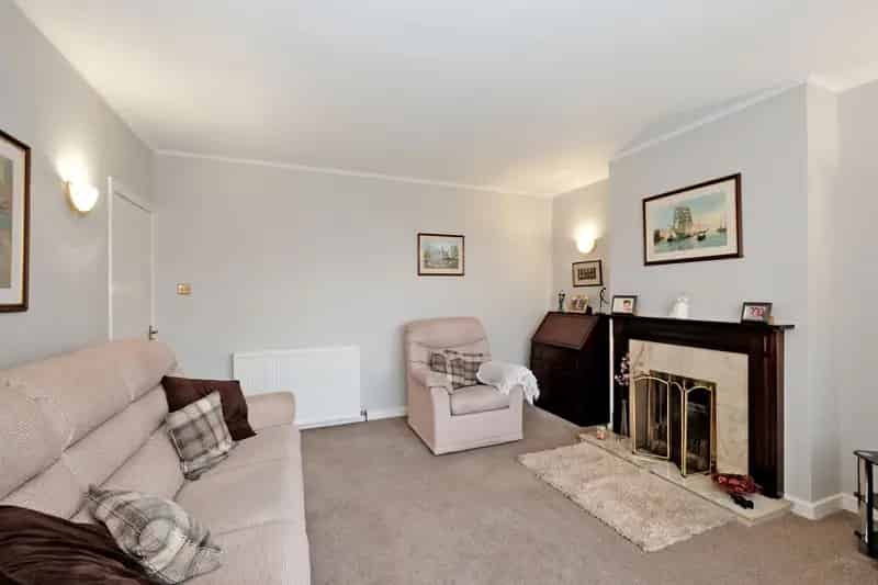 Stunning Semi Detached Family Home with South Facing Garden