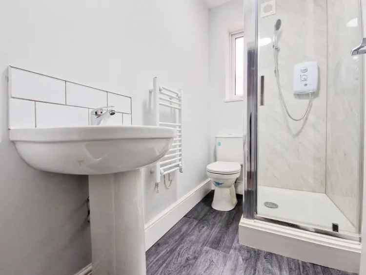 Studio Flat First Floor Excellent Transport Links