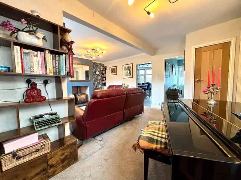 3 Bedroom Semi Detached House for Sale Evesham Worcestershire WR11
