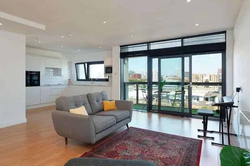 2 Bed Flat for Sale Panoramic Clyde Views Allocated Parking