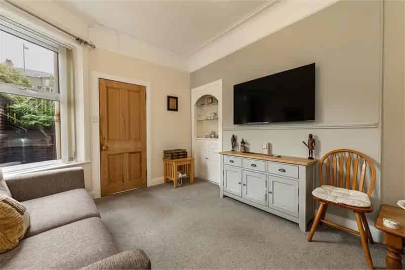 2 Bed Ground Floor Flat Hawick Driveway Parking Summerhouse