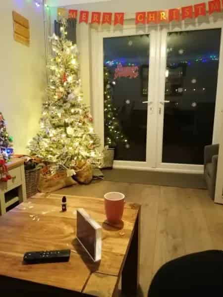 Lovely 2 Bed House (Convertible to 3 Bed) Large Garden Parking