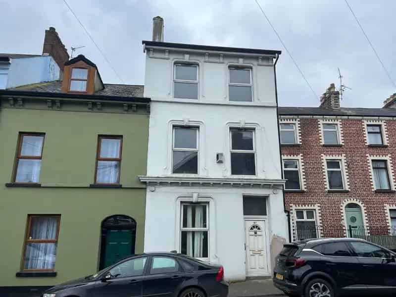 5 Bedroom Mid Terrace House Development Opportunity