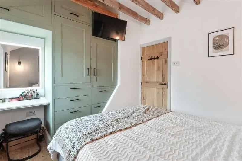 2 bed house for sale