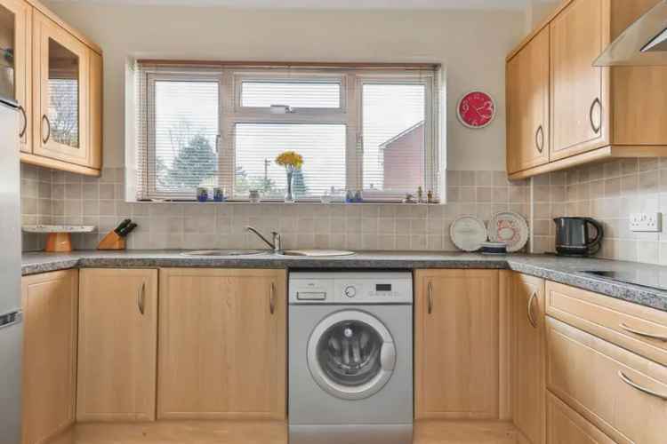 2 Bedroom Flat for Sale Ground Floor Garage Modern Kitchen