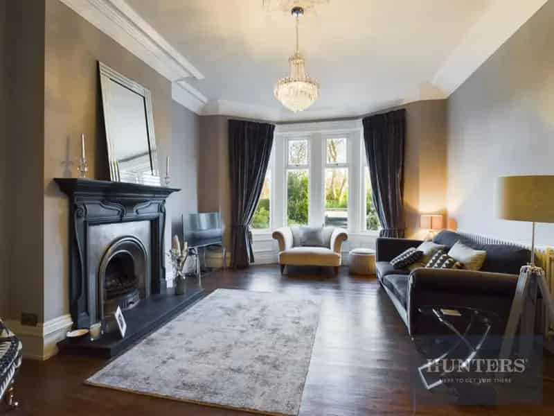 5 Bedroom House For Sale in Roker