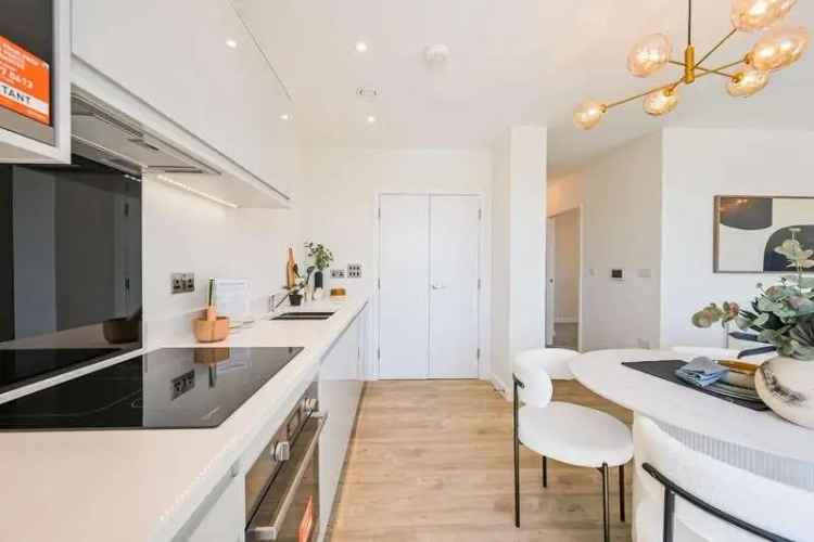 1 Bed Flat for Sale near Pontoon Dock DLR Station