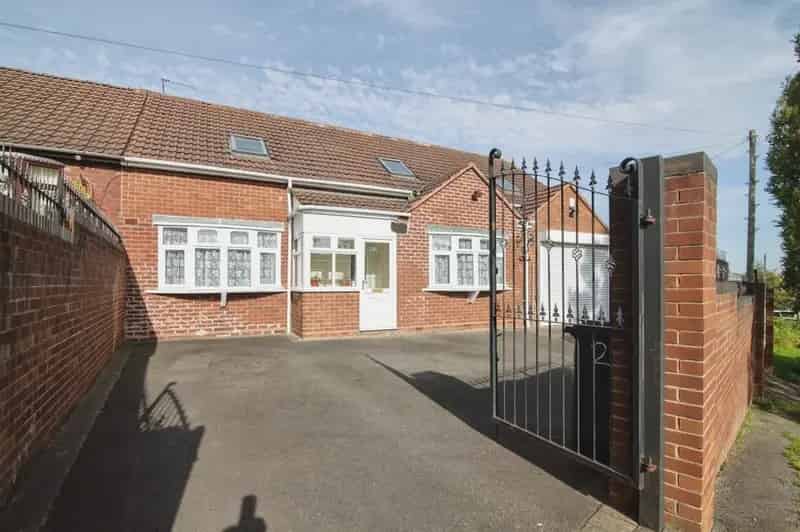 Four Double Bedroom Dorma Bungalow Near Amenities