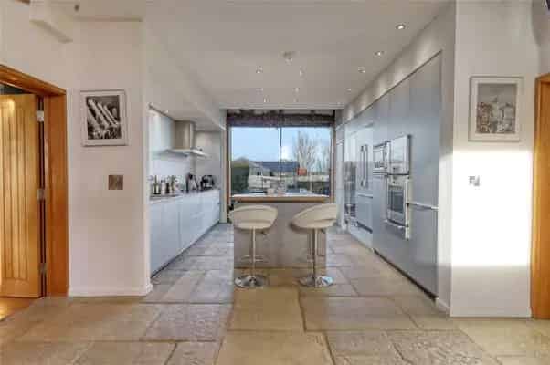 Beretun Barn: Grade II Listed Barn Conversion with Modern Comforts