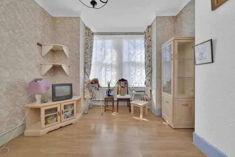 2 Bedroom Flat House to Rent near Leyton Underground Station