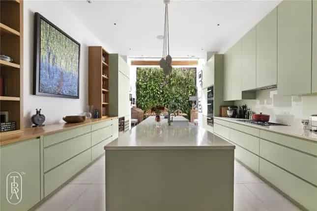 18th Century Townhouse in Spitalfields  2400 Sqft 3 Beds 3 Baths