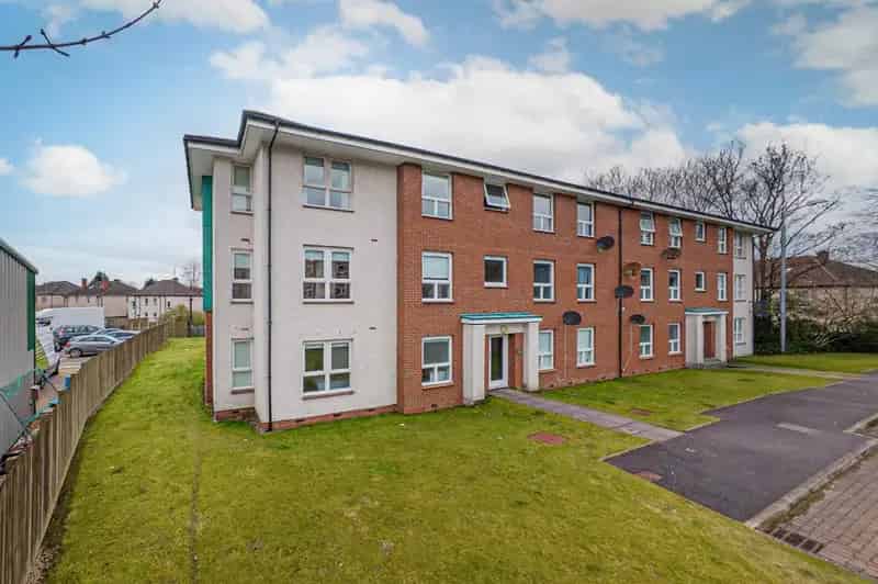 2 Bedroom Apartment for Sale Near Glasgow University