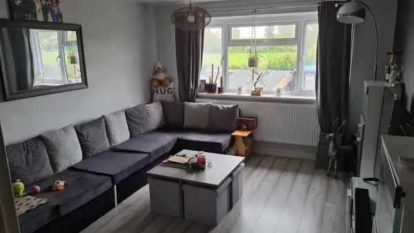 Flat For Rent in Broxbourne, England