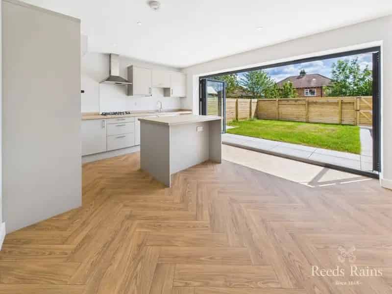 3 Bedroom Semi Detached House for Sale Scarborough