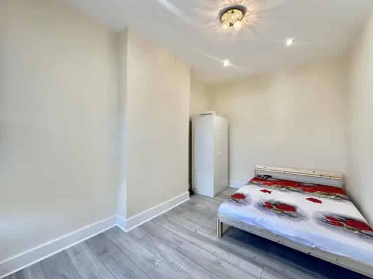 2 Bedroom Flat To Let Southall Furnished Maisonette