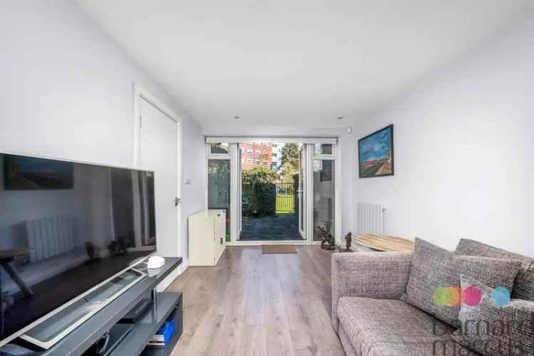 2 Bed House with Garage and Garden Near Hendon Golf Course