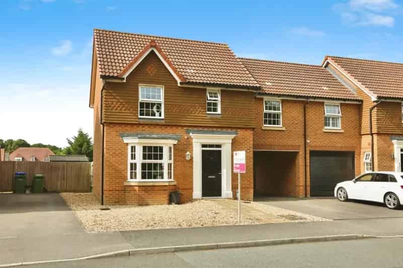 Three Bedroom Detached House Sarisbury Green Family Home Chain Free