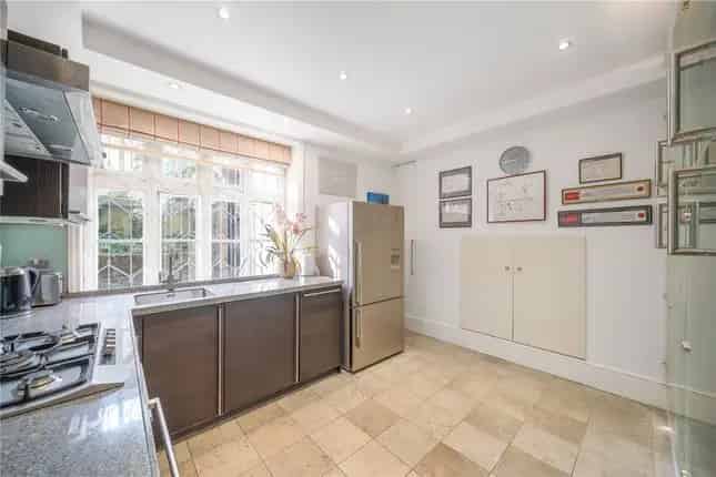 3 Double Bedroom Apartment for Sale in Abingdon Villas London W8