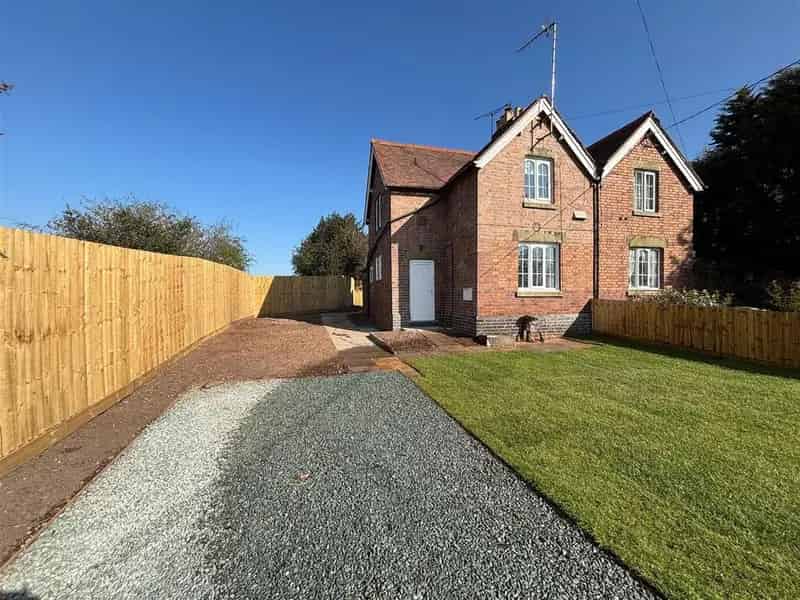 2 Bedroom Semi Detached House to Rent