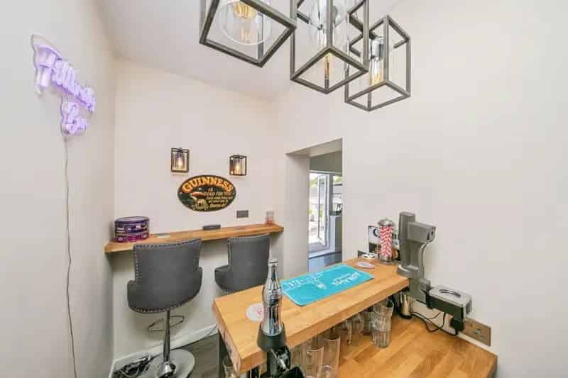 Family Home with Gym Entertainment Suite and Hot Tub
