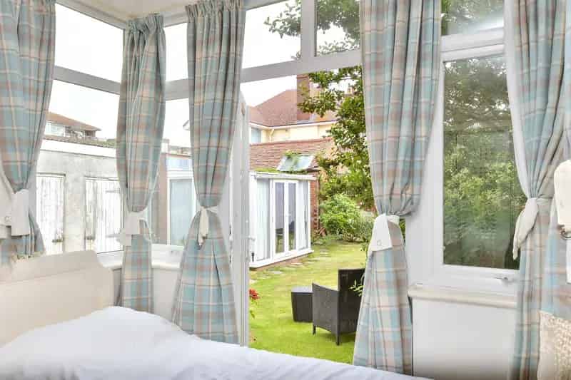 2 Bedroom Flat for Sale Grand Avenue Worthing