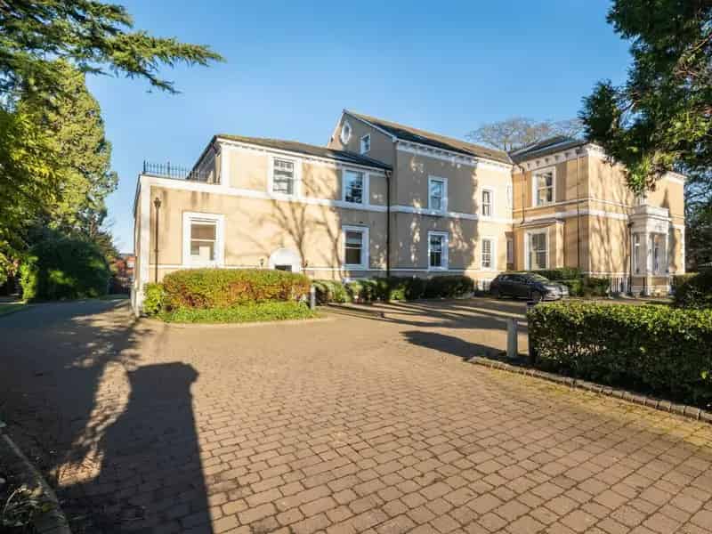 Two-Bedroom Apartment in Leamington Spa's Northumberland Lodge