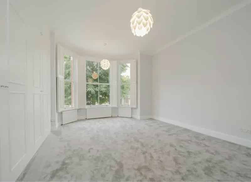 Spacious 3-Bedroom Apartment with Communal Gardens