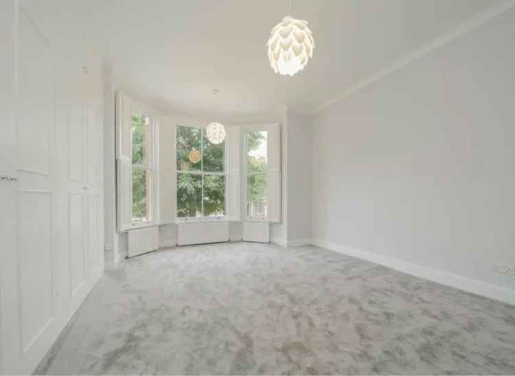 Spacious 3-Bedroom Apartment with Communal Gardens