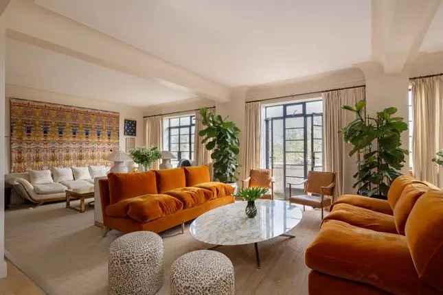Luxury 4-Bedroom Hyde Park Apartment with Garage and Staff Studios