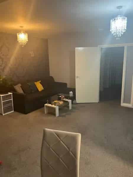 Spacious 2-Bed Flat Sea Views Near Schools and Shops Gas Included