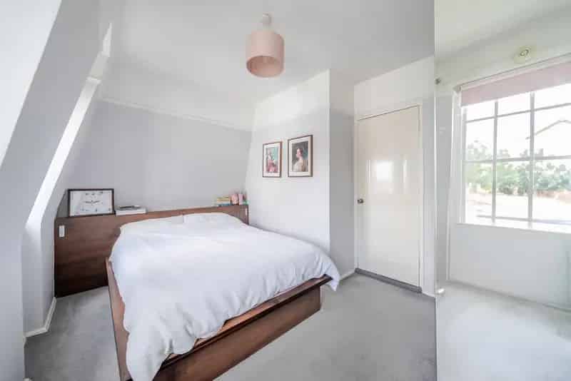 One Double Bedroom Flat Streatham Hill Top Floor Mansion Block