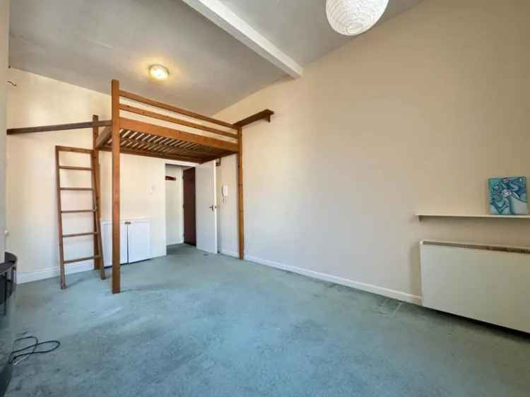 Studio Apartment First Floor Unfurnished Close To Amenities