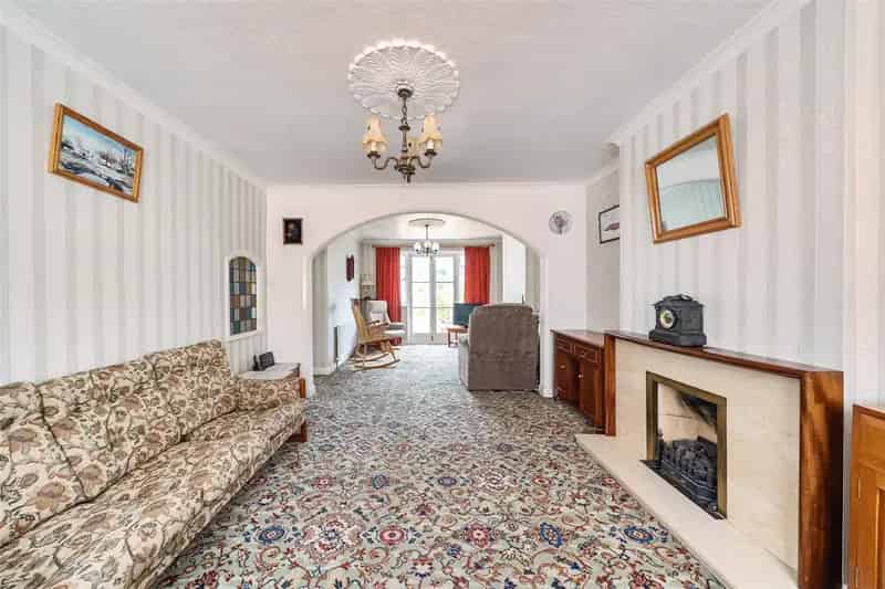 3 Bedroom 1930s Terraced House For Sale Near Morden Station