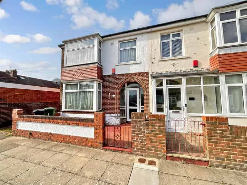 3 Bedroom End Terrace House For Sale