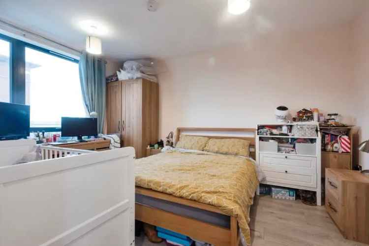 2 Bed Apartment Near Stevenage Station Allocated Parking