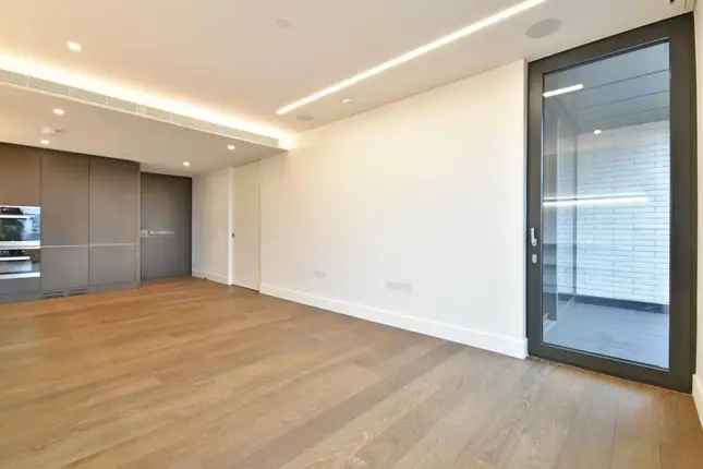 Flat to rent in Newman Street, London W1T