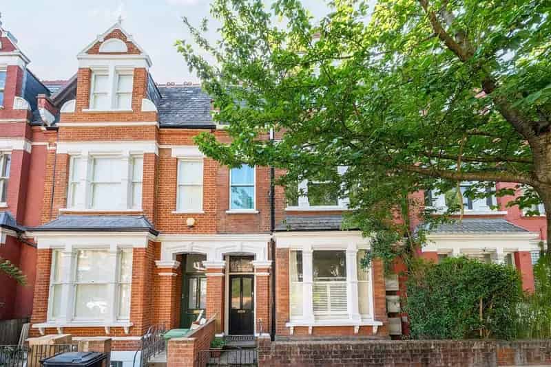 Whitehall Park Top Floor Conversion with Stunning Skyline Views