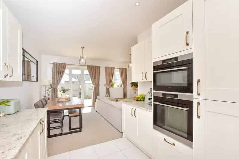 2 Bedroom End Terrace House for Sale