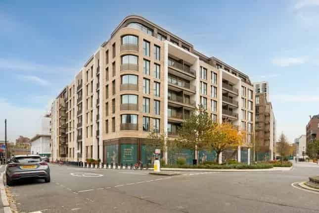 Luxury 4-Bedroom Apartment in King's Road Park
