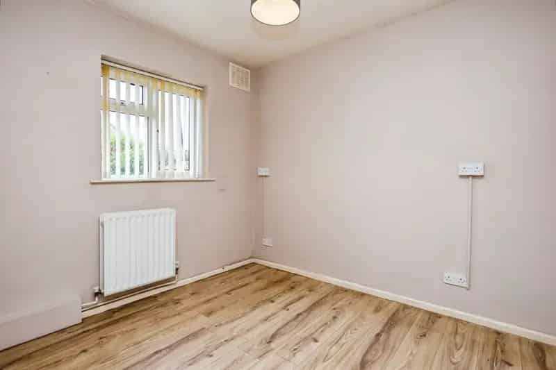 Spacious 3-Bedroom Bungalow with Garden and Garage